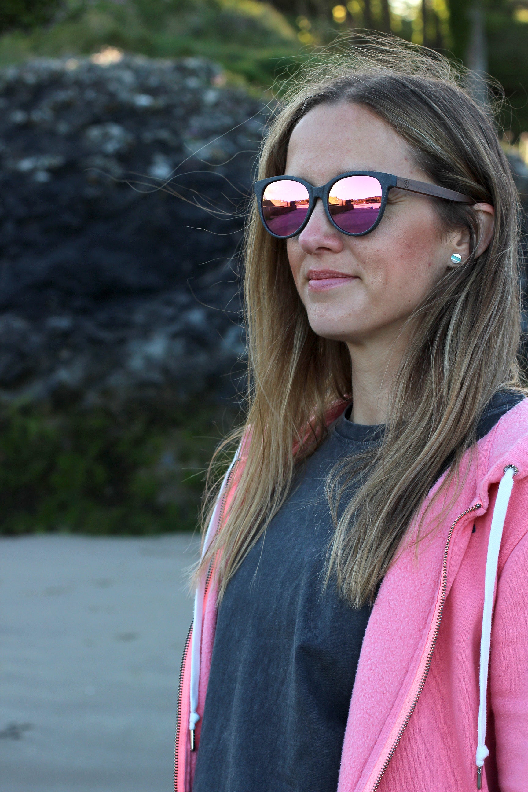 Made with a sustainable speckled wheatstraw or coffee residue frame and walnut wood temples, it's lightweight, comfortable and eco-friendly. Available in charcoal, olive green, coffee and mint frames and fitted with UV400 polarised lenses in smoke, mirrored rose pink and mirrored honey, they are a natural, biodegradable alternative to plastic sunglasses.